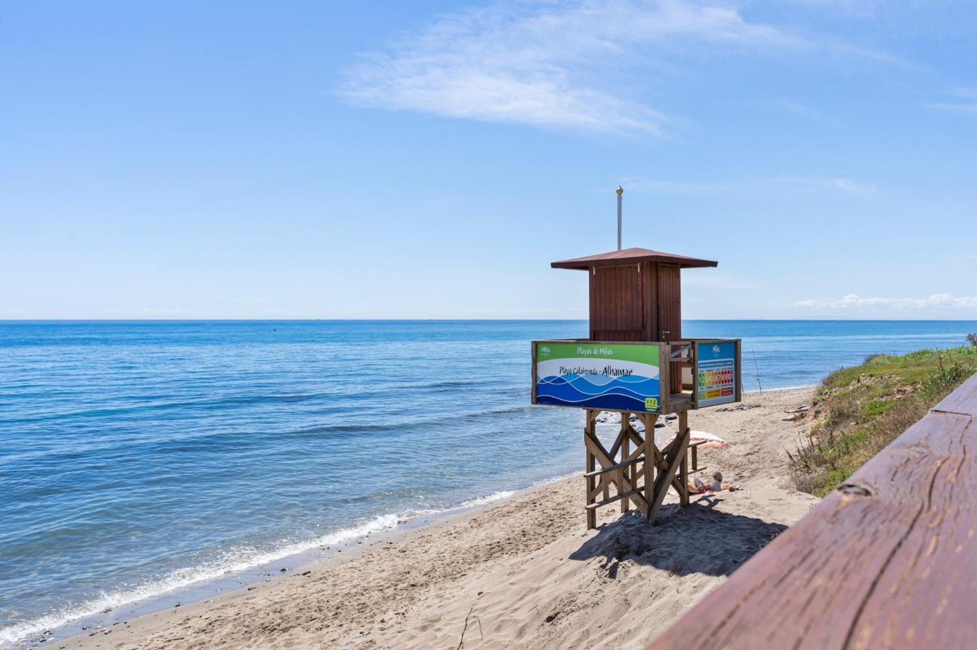 Beachfront Calahonda apartment Sitio de Calahonda Bagian luar foto