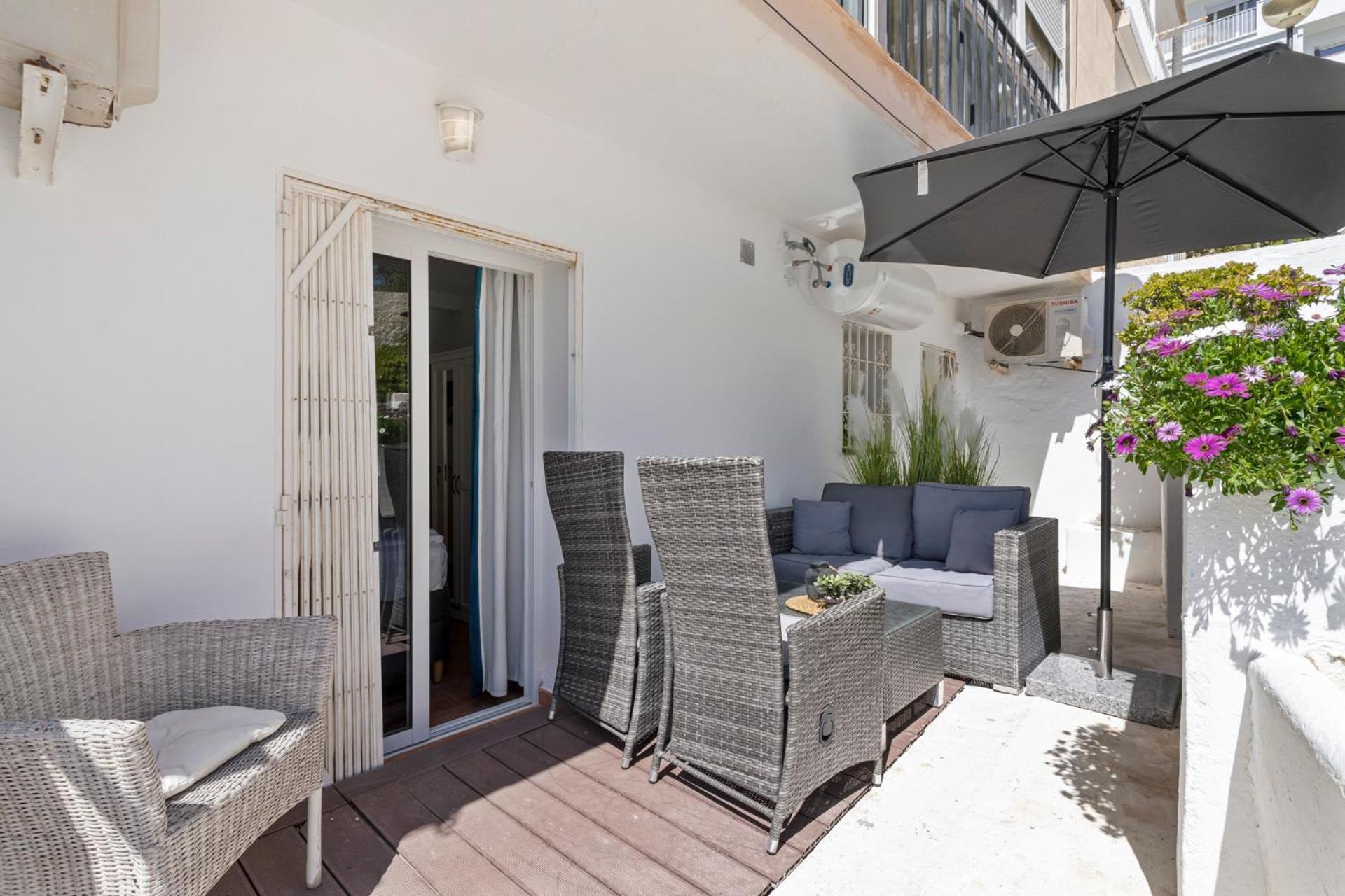 Beachfront Calahonda apartment Sitio de Calahonda Bagian luar foto